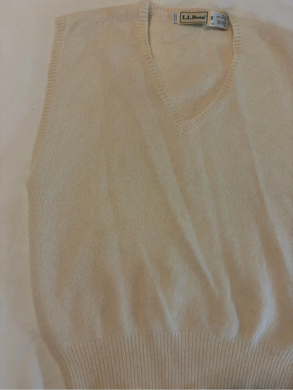 L.L. Bean vintage Men's Cream ribbed V-Neck and him Sweater vest size 40